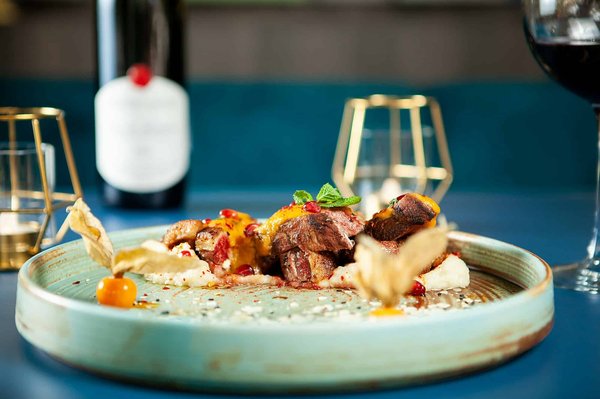 Quels sont les conseils pour préparer un cake salé aux olives et jambon parfait pour un apéritif ?